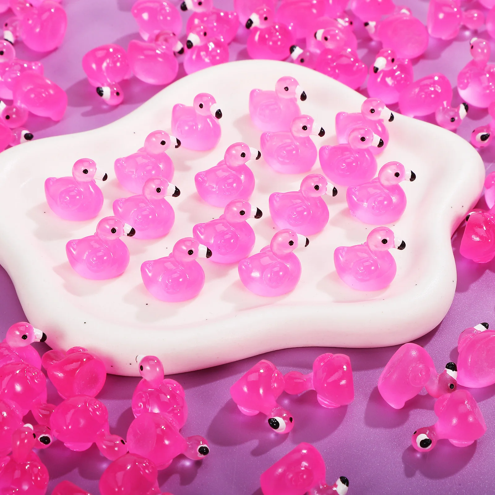 

100Pcs Mini Resin Flamingo Decorations Glow in The Dark Mini Animal Figures Garden Party Favor Landscape Accessories Night Glow