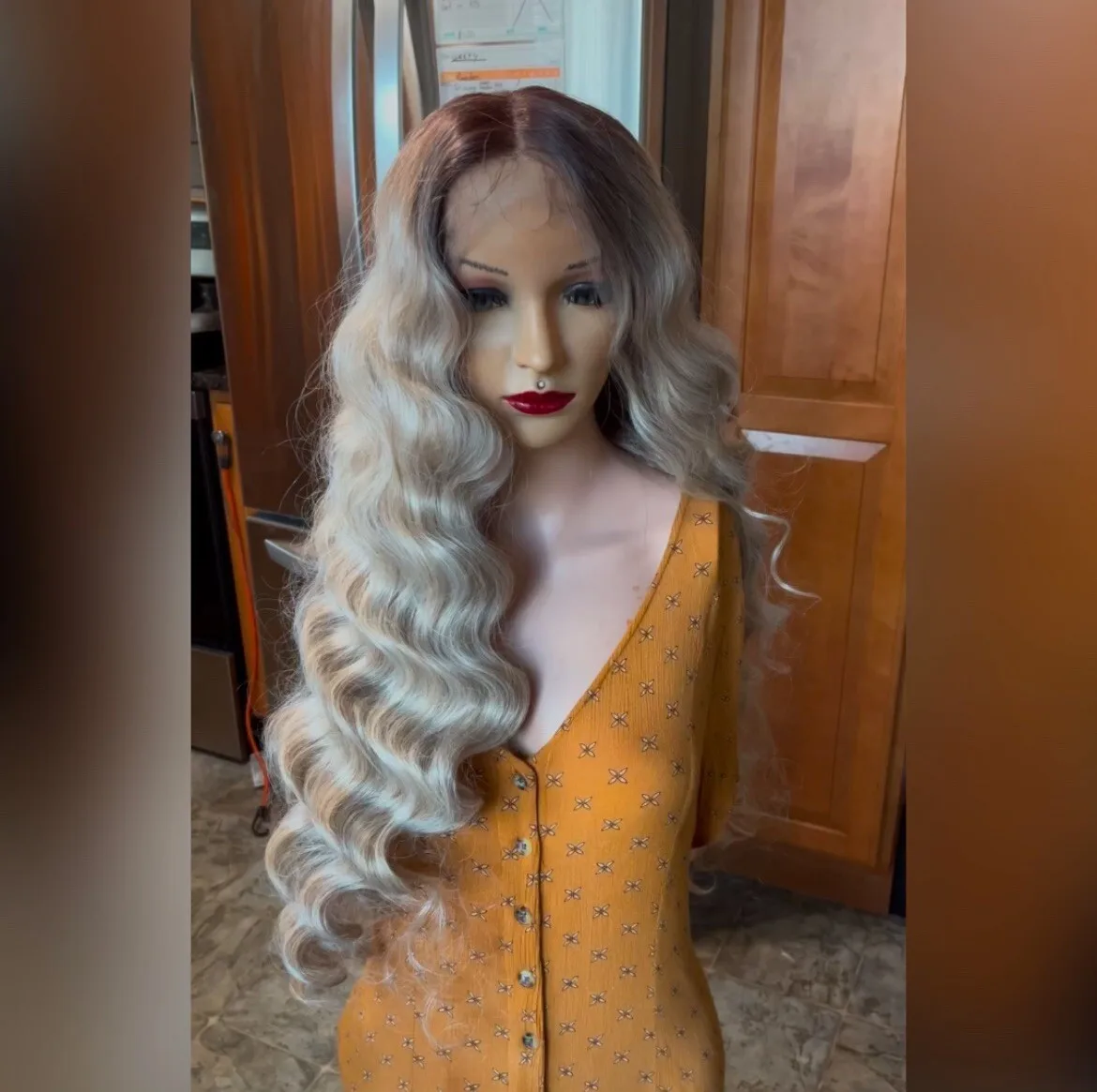 

Daily WIG! Long Wavy Ombre ash blondeBlend Lace Front