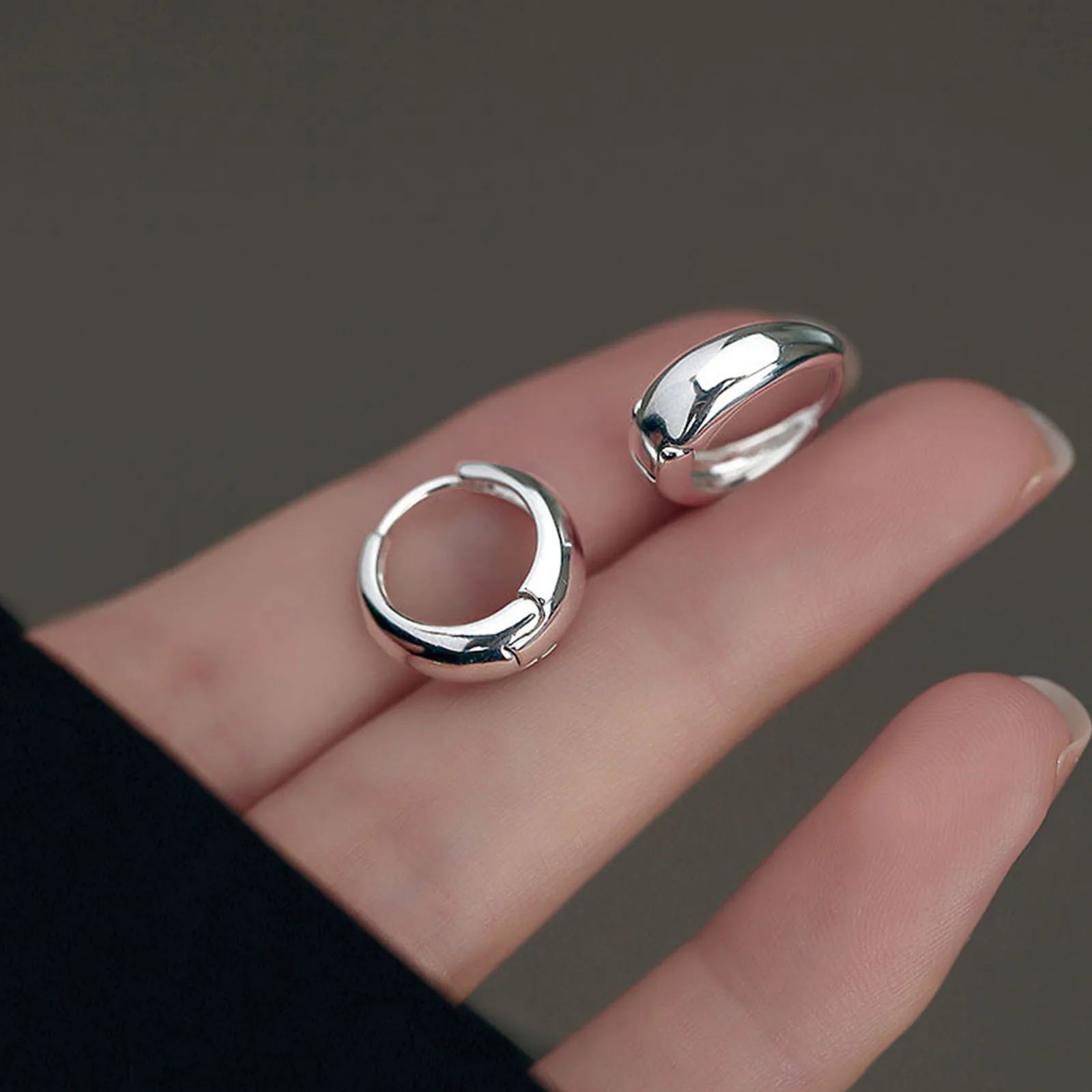 925 sterling silver plain ring earrings, light luxury and high-end earring, elegant and simple earring for women