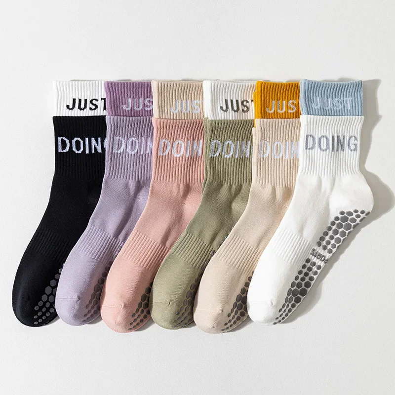 Letter Print Yoga Socks Women Casual Elastic Cotton Dance Sports Socks Silicone Non-slip Floor Ballet Pilates Socks Professional