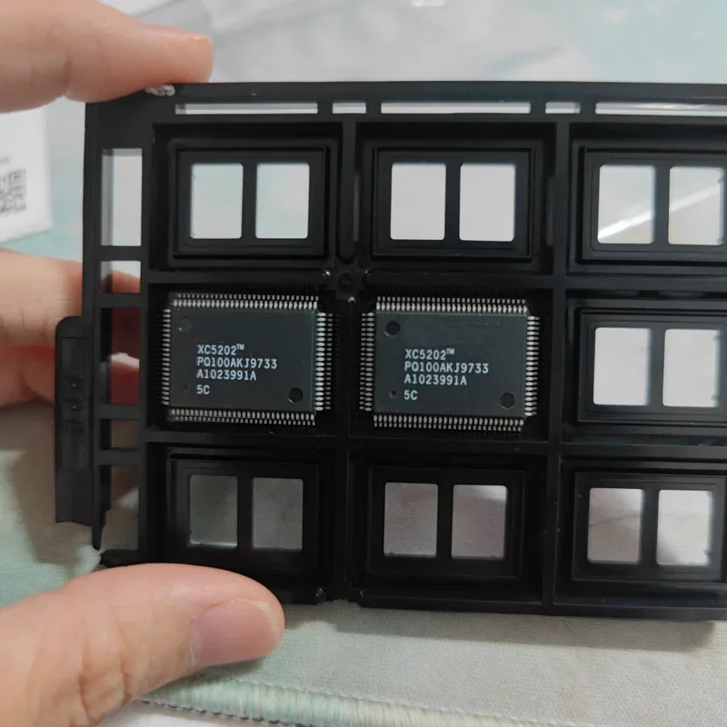 1PCS/LOT XC5202-5PQ100C MCU CHIP QFP100 NEW ORIGINAL