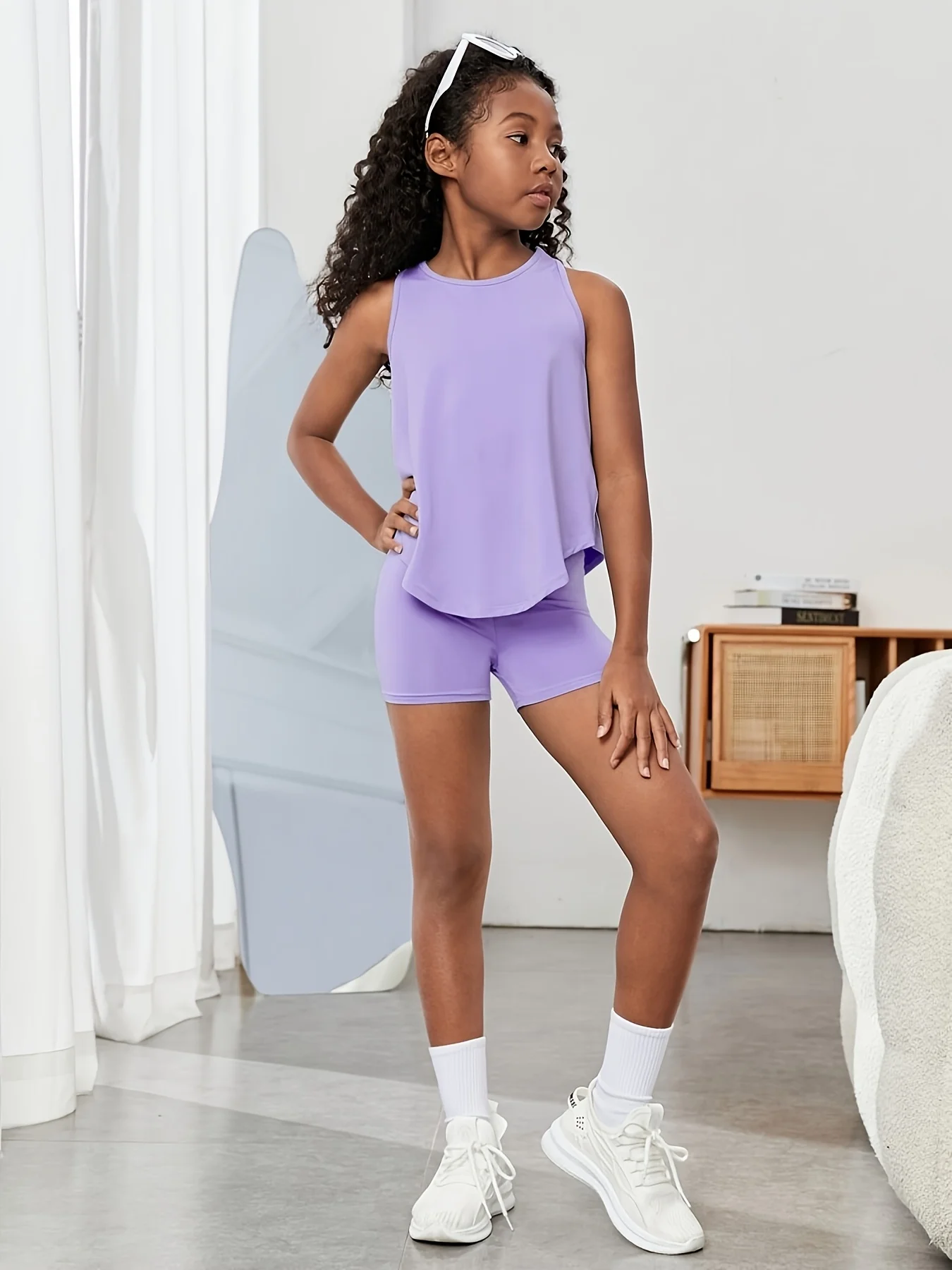 Image of Leuchtend lila, ärmelloses Racerback-Top und Shorts für Mädchen mit offenem Rücken, für den täglichen Freizeitgebrauch im Freien auf dem Spielplatz, leicht, für Kinder