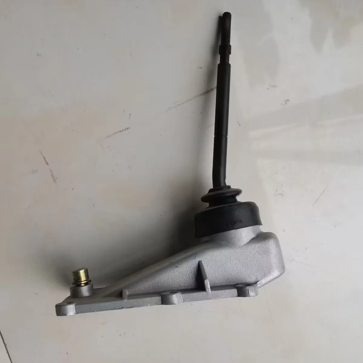 

Высококачественные автозапчасти для Great Wall Deer: крышка коробки передач, механизм переключения передач, двигатель 491.