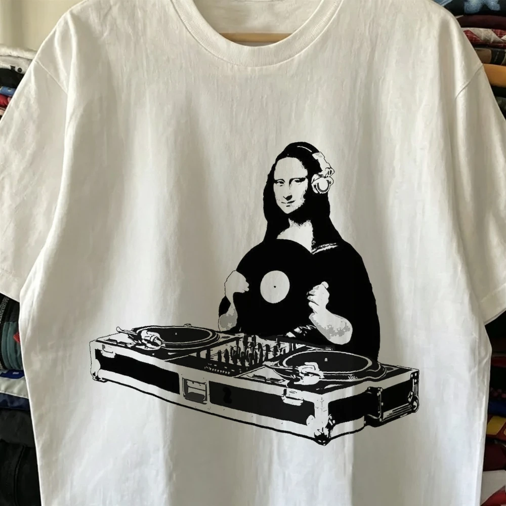Mona Lisa DJ Spinning Turntable Vinyl Record Disc Jockey Graphic Men Cool Short Sleeve Tee EDM Music Festival Performance