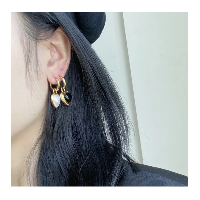 

Stud Earrings French Retro Light Luxury Love Earrings High Quality Copper Gold-plated Gemstones Niche Light Luxury Earrings