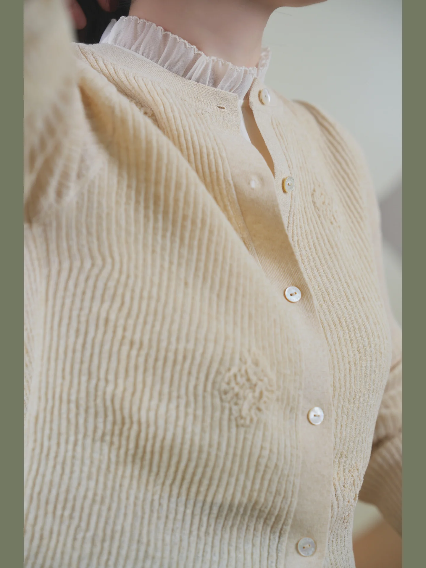 エレベージュ木製歯付きフェイクカラーカジュアルピュアカラー通勤アクセサリー秋シーズンファッションニューウェア