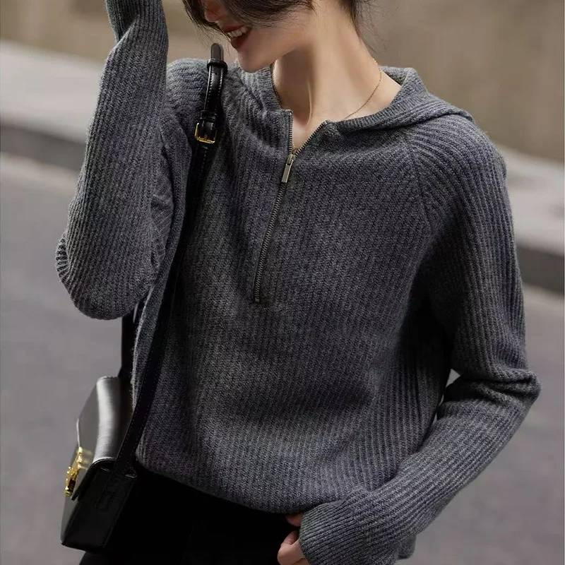 เสื้อสเวตเตอร์ผู้หญิงใหม่ ฤดูใบไม้ร่วง/ฤดูหนาว 2025 ทำจากขนสัตว์ 100% เสื้อฮู้ดถัก สีพื้น สไตล์ลำลอง แฟชั่น ขายดี เสื้อผู้หญิง