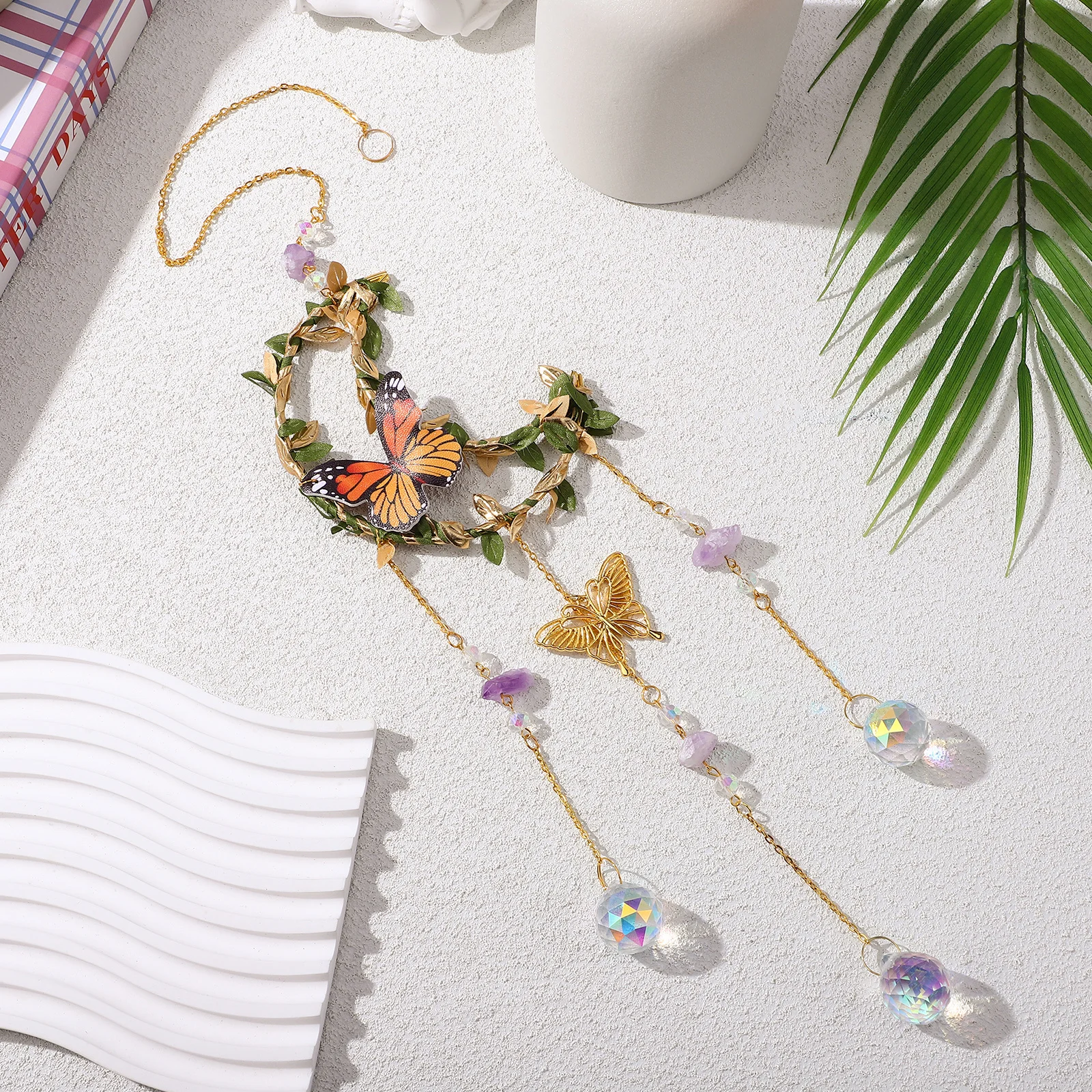 

Crystal Sun Catcher Pendant Leaves Wrapped Moon Crystal Window Hanging Adornment Home Garden Decoration Prism Rainbow Prism