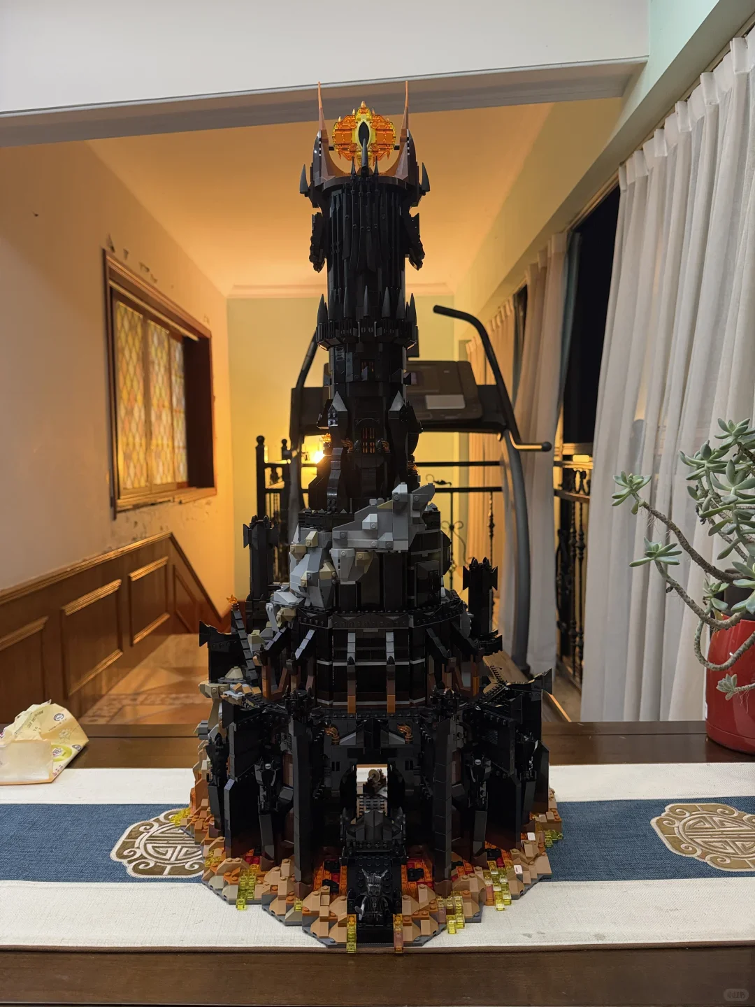 Black‑Eyed Castle Architecture Model Decorative Figurine Home Desktop Ornament Holiday Festival Present Gift