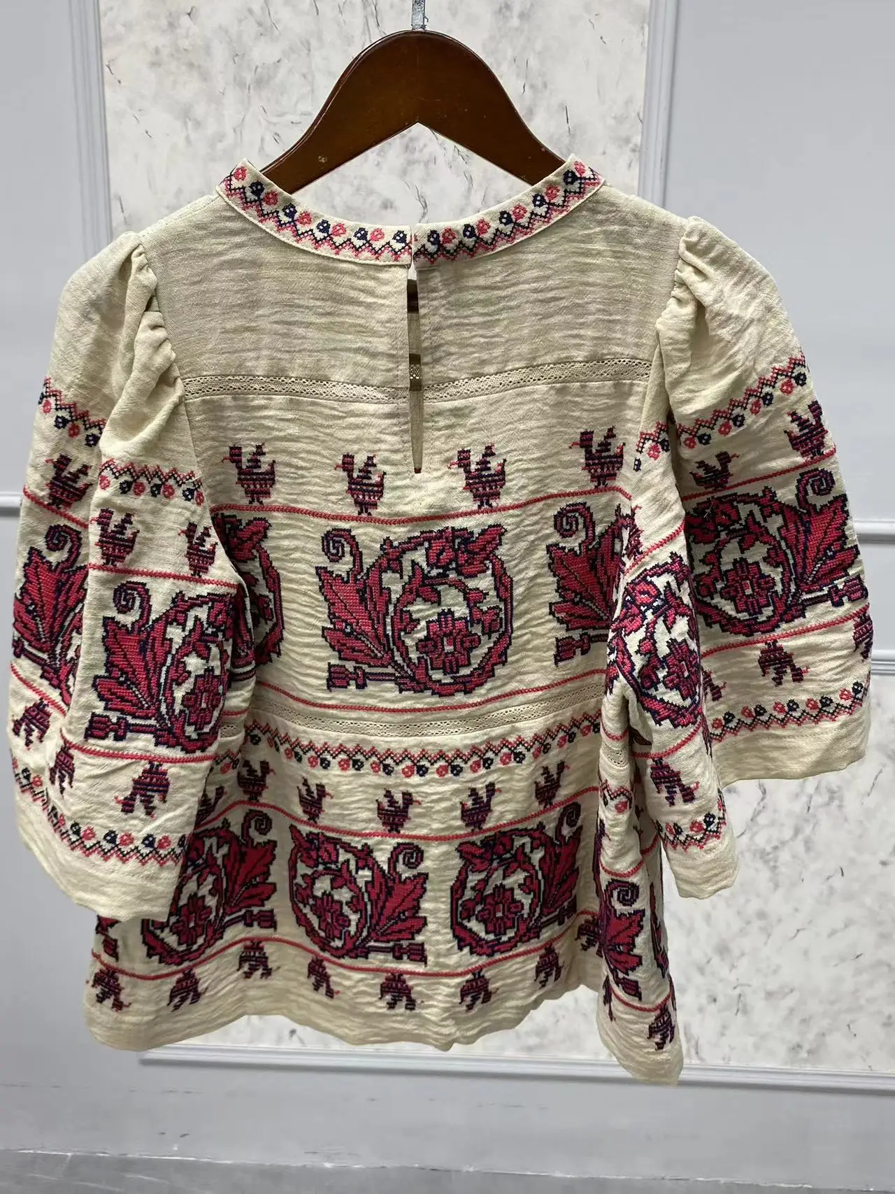 2025 Sezanes Fashion T-shirt short-sleeved new retro ethnic style red embroidery floral splicing lace edge round neck shirt