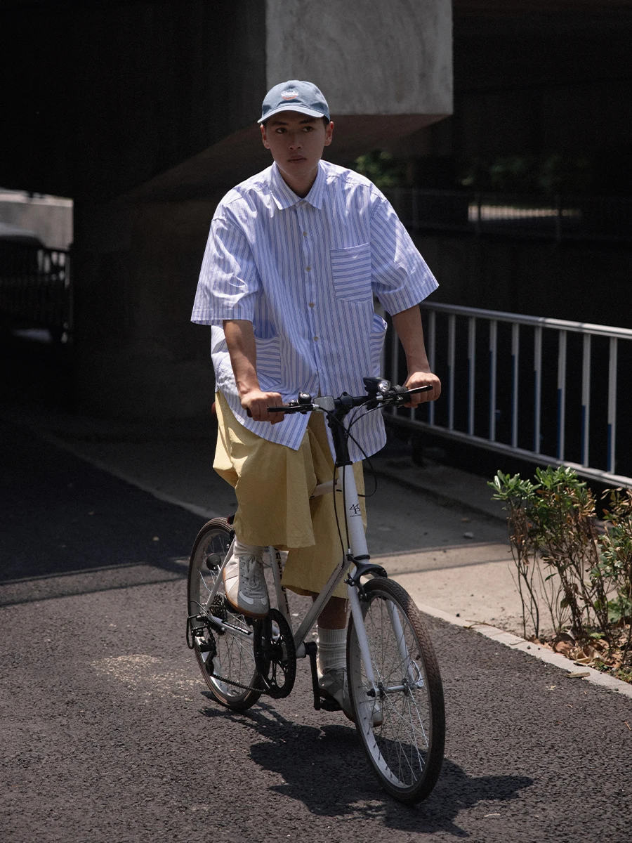 

Мужская рубашка NOEARS светло-голубая в полоску, в японском ретро-стиле, с несколькими карманами, не мнущаяся, микроэластичная, для повседневной носки