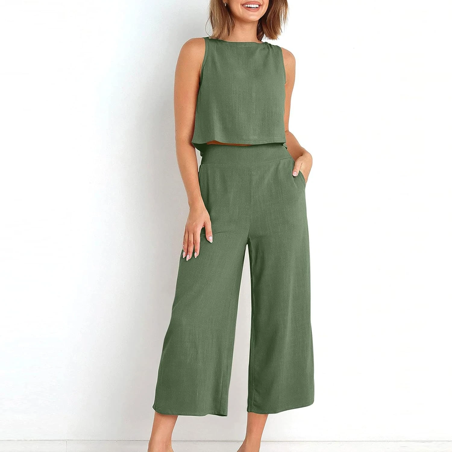 

Trendy and stylish wide-leg pants and tank top set for women - Comfortable and chic two-piece lounge outfit - Perfect summer ens