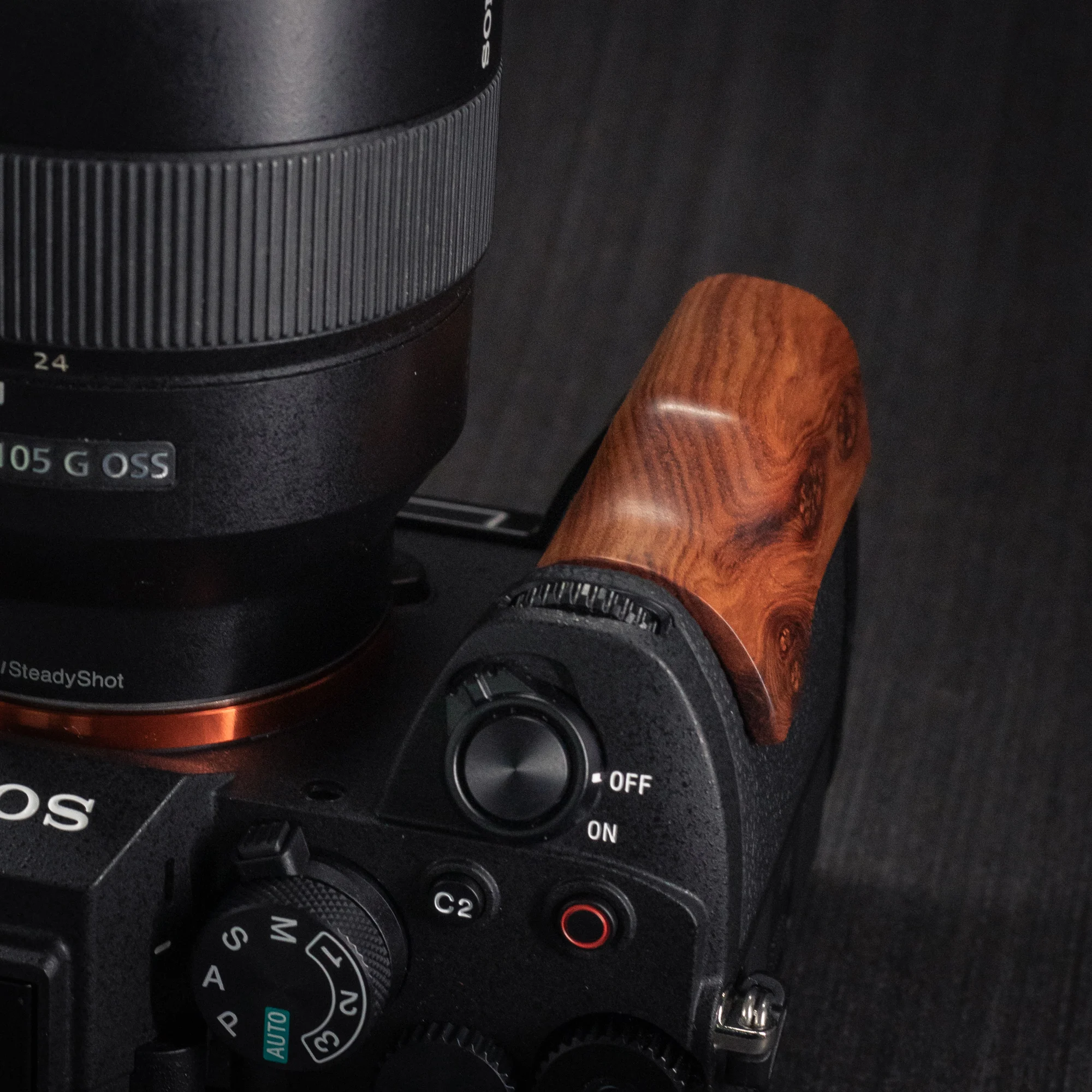 YUWOOD für Sony A7R5 / A7M4 Kamera-Cage mit Holzgriff und integrierter Schnellwechselplatte für Arca-Swiss Cage Rig Kit – Detail 14