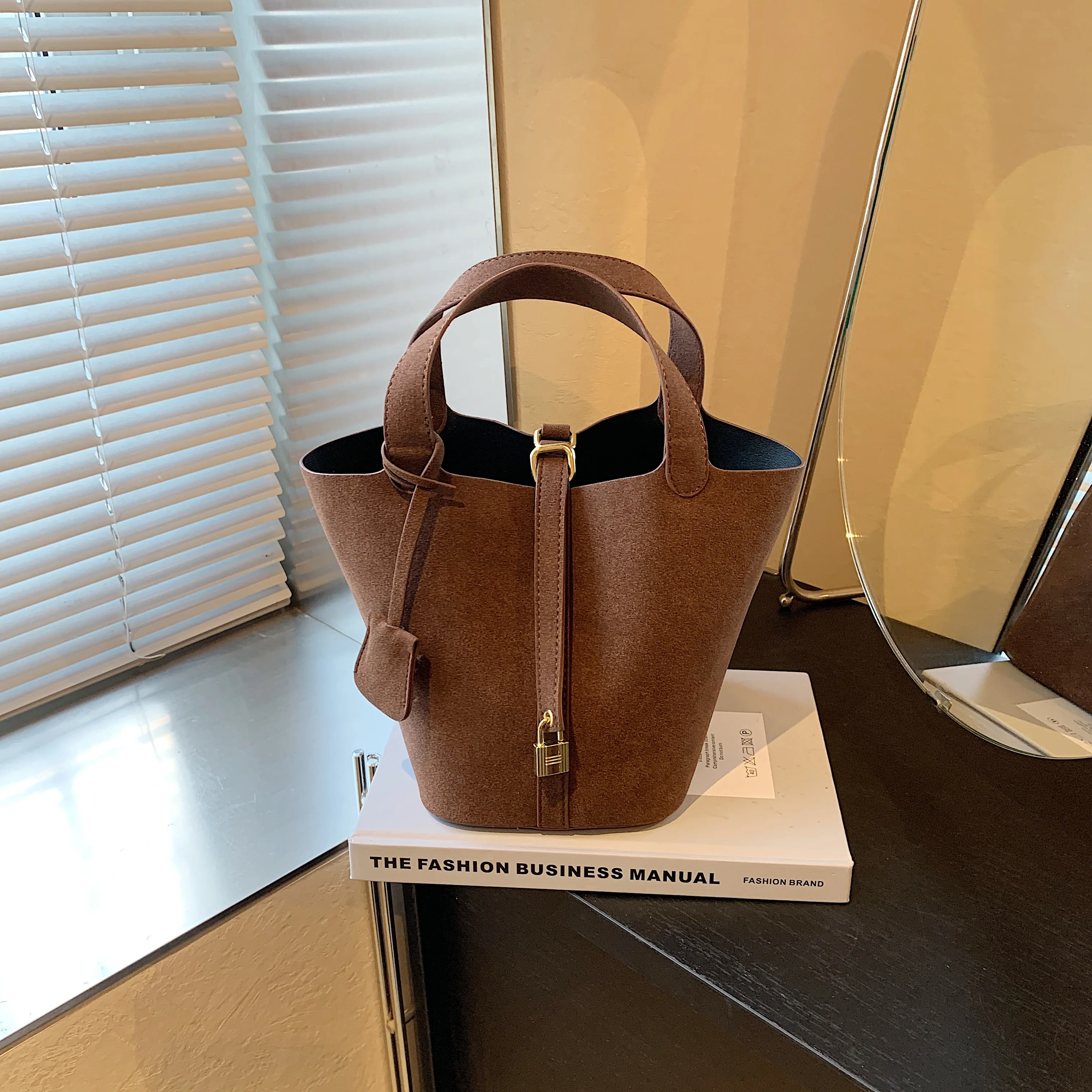 Frosted leather bucket bag retro strap casual fashion small lock accessories hand-held oblique span baozi mother bag