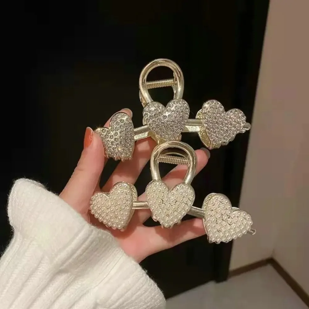 

Shimmer Rhinestone Pearls Metal Hairpin Three Hearts Grab Hair Claw Girls Big Hair Clip Shark Clip Headdress Hair