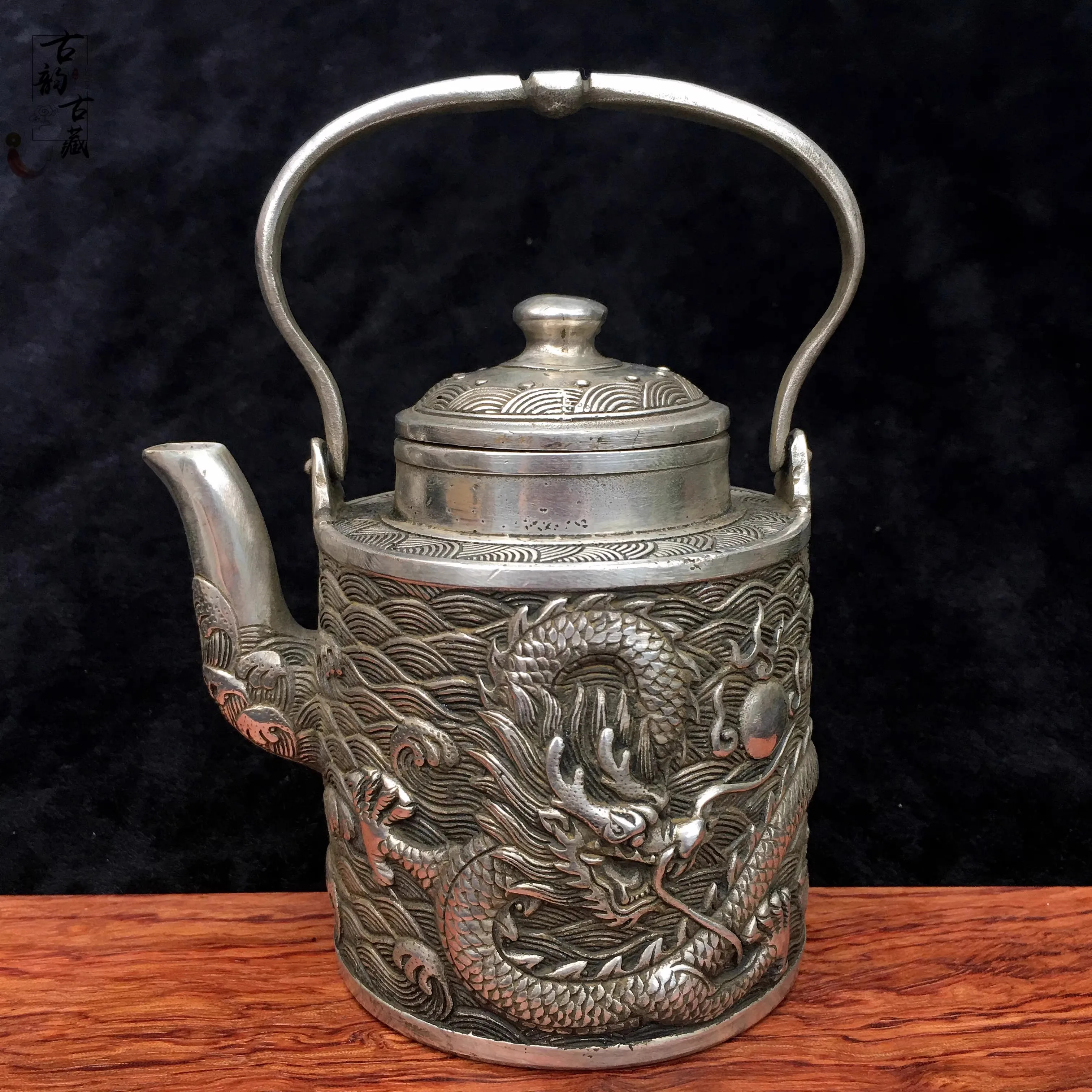 

Silver-plated copper pot ornaments made in the Qianlong period of the Qing Dynasty, Feilong pattern lifting pot Dragon pot Pure