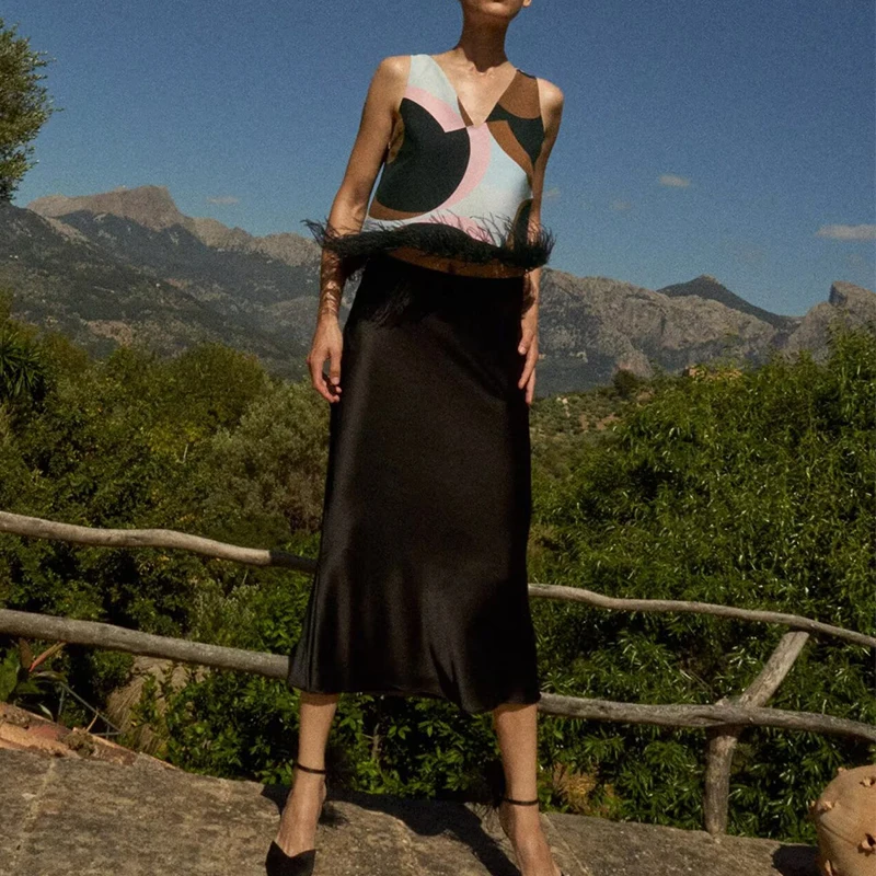 

2025 Summer Women's Faion Printed Top with Feather Decoration And Flared Pants Polyester Fiber ort Sve V-Ne Set