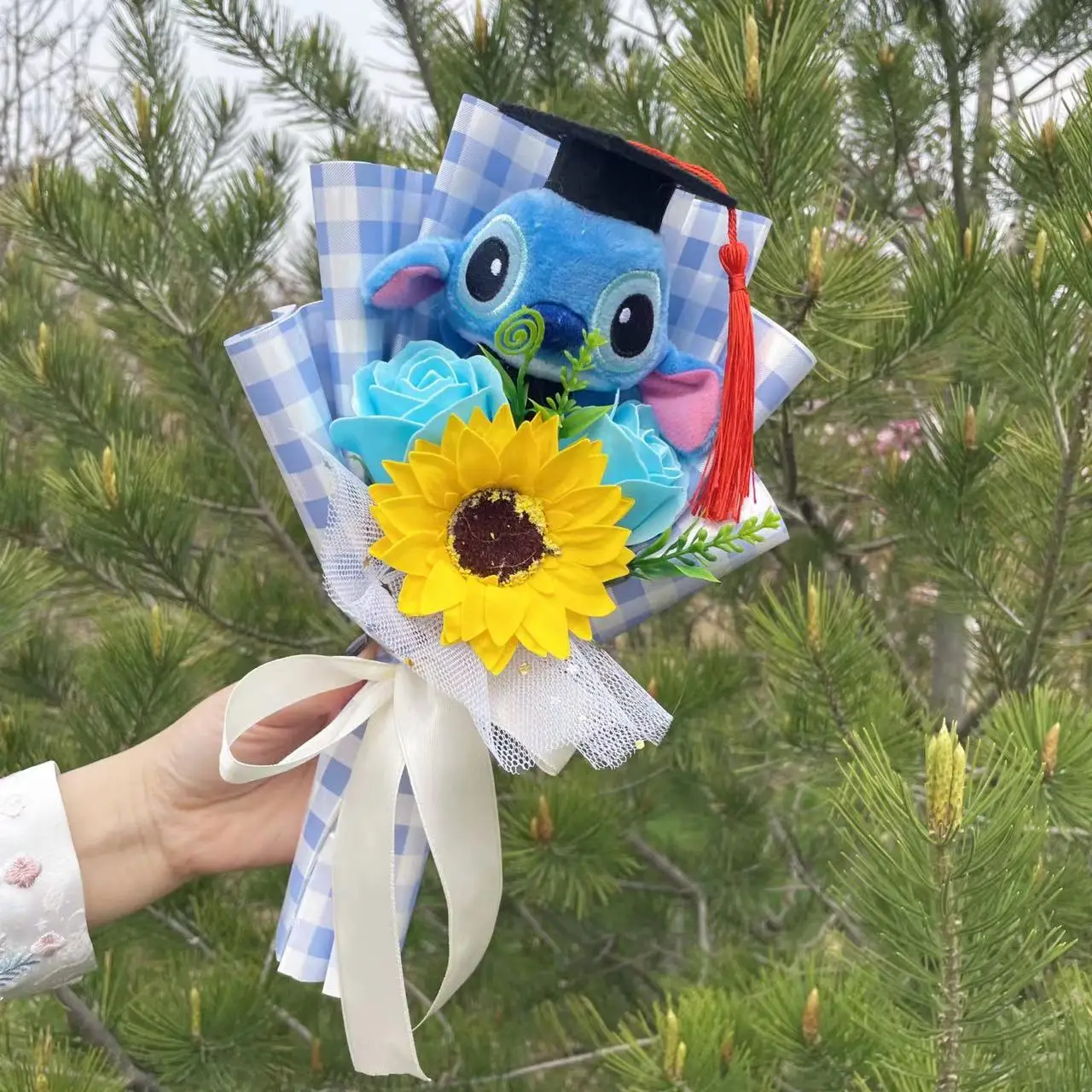 Catoon Stich Winnie the Pooh SpongeBob Plush Doll Toy With Flowers Creative Handmade Bouquet Valentine Christmas Graduation Gift