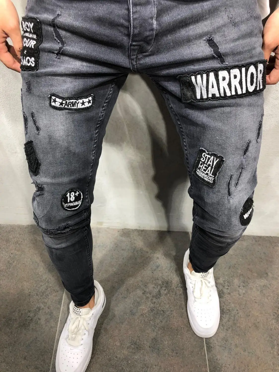 Mens Badge Patchwork Hole Skinny Vintageกางเกงยีนส์แฟชั่นRipped Slim Denimกางเกงสําหรับชาย2024ฤดูใบไม้ร่วงใหม่ชายHip Hop Jeanกางเกง