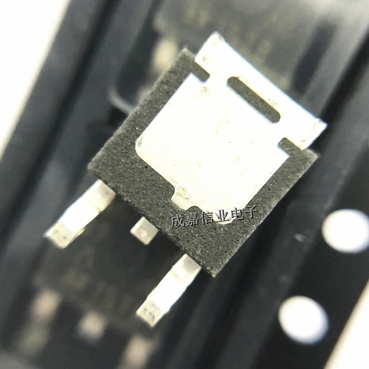 10pcs/Lot SUD50N06-09L-E3 TO-252-3 50N06-09L MOSFET 60V 50A 136W 9.3mohm Operating Temperature:- 55 C-+ 175 C