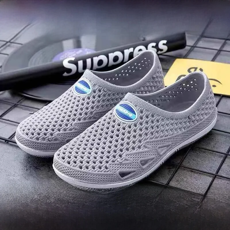 Men's Waterproof Plastic Clog Shoes Summer Open-Toe Sandals Breathable Pig Cage Shape Footwear Sporty Style PVC Material