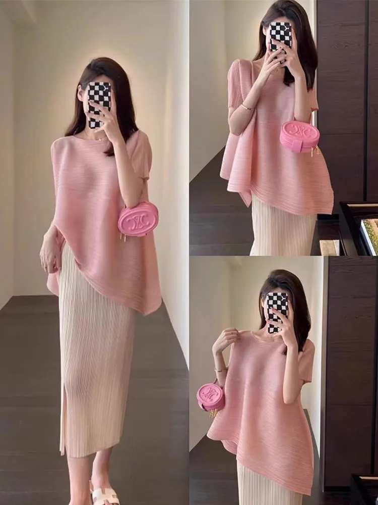 

Стильный летний комплект для женщин: плиссированная юбка и топ с коротким рукавом, простой однотонный дизайн, антивозрастной эффект, красивая одежда.