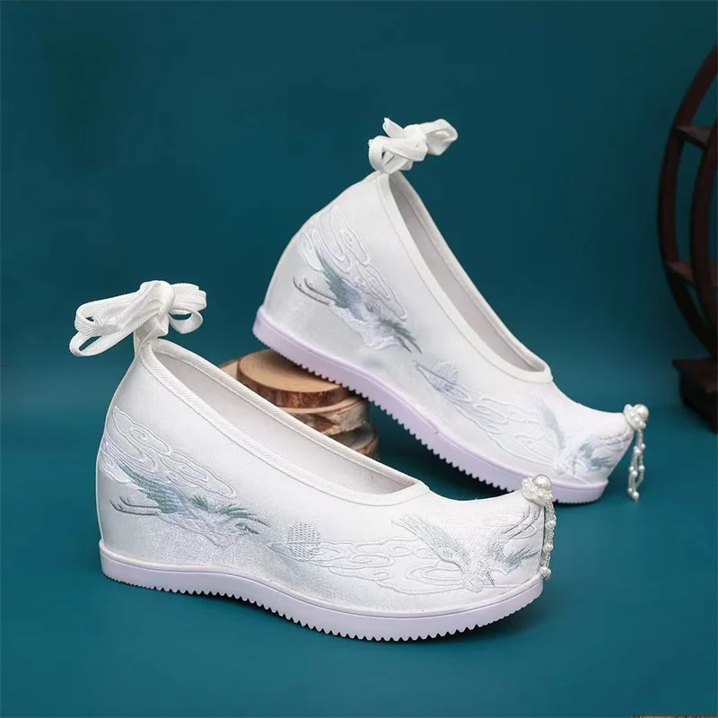 Embroiery Shoes for Women Fashion Casual Vintage Embroidery Ethnic Style Streetwear Chinese Style Harajuku Hanfu Comfortable