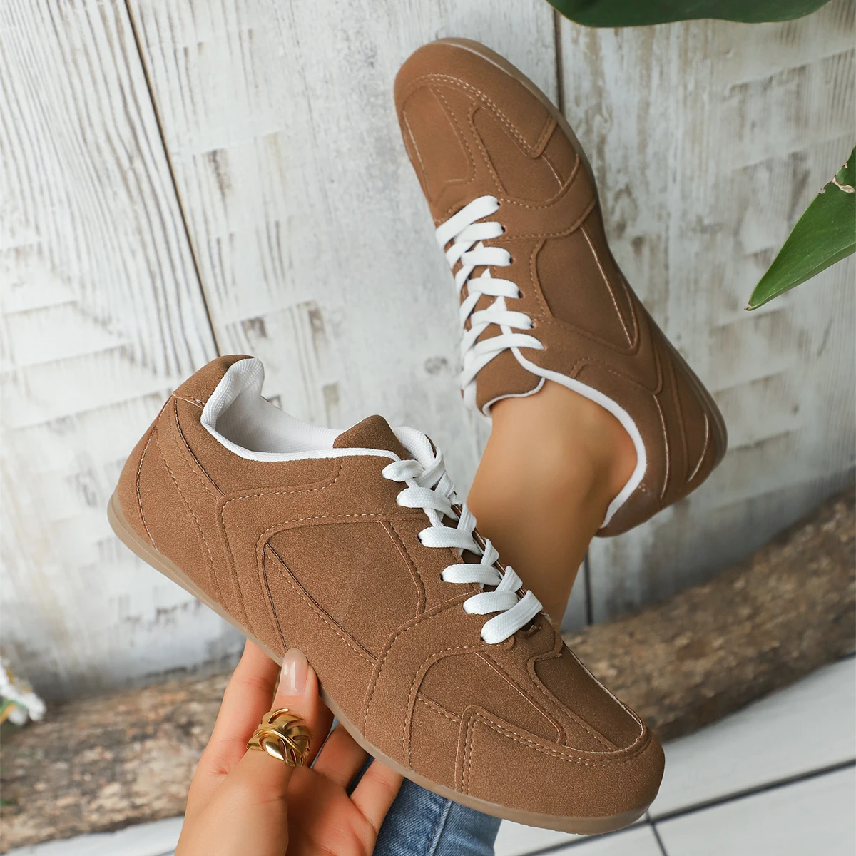 أحذية تدريب ألمانية جديدة لعام 2025 مع زيادة الارتفاع متعدد الاستخدامات ونعل ناعم أحذية رياضية للجري للسيدات