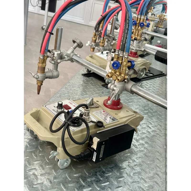 

Газорезательный аппарат CG1-30C аккумуляторного типа для наружных работ