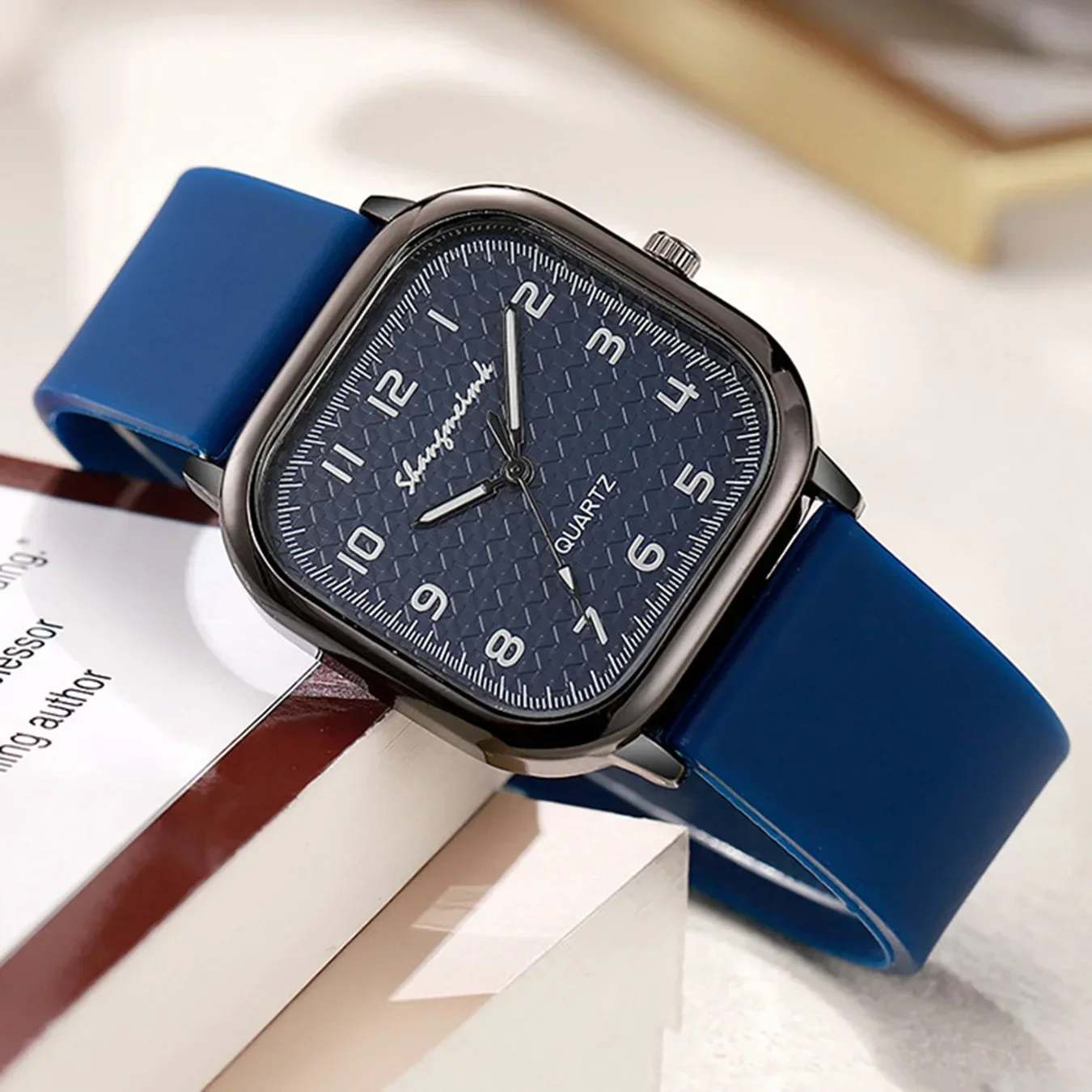 

1pc- Fashion Roma Dial Women Watches Square Quartz Watch Casual Silicone Band Wristwatch