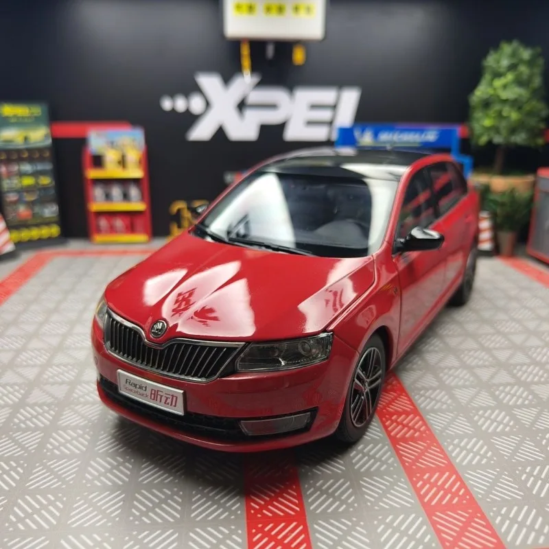 Flaw Defective Special Diecast 1/18 Model Car Skoda Car ModeI Rapid Spaceback Static Display Play Vehicles Toys for Boys