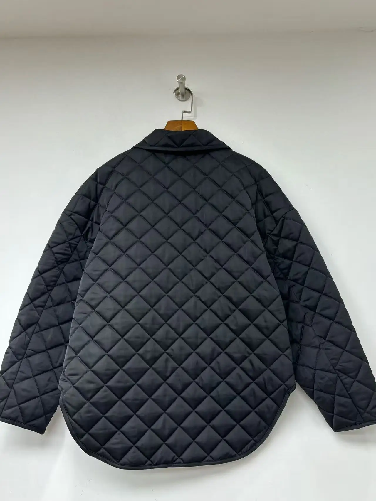 New black lapel diamond-patterned loose off-the-shoulder quilted jacket for autumn and winter 25