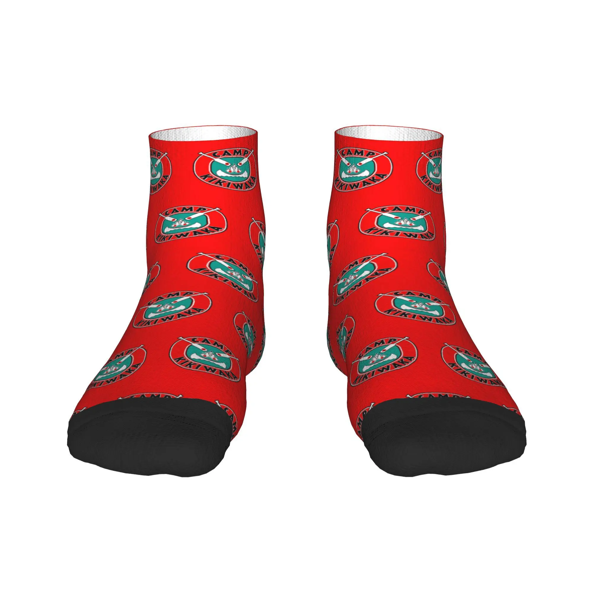 Camp Kikiwaka - Bunk'd - fondo rojo Calcetines Harajuku Medias absorbentes del sudor Calcetines para todas las estaciones Accesorios para hombre Mujer