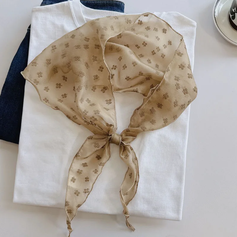 

Женский объемный шарф с цветочным принтом и слегка завитыми краями, милый декоративный шарф на шею, в стиле дофамин-шик.