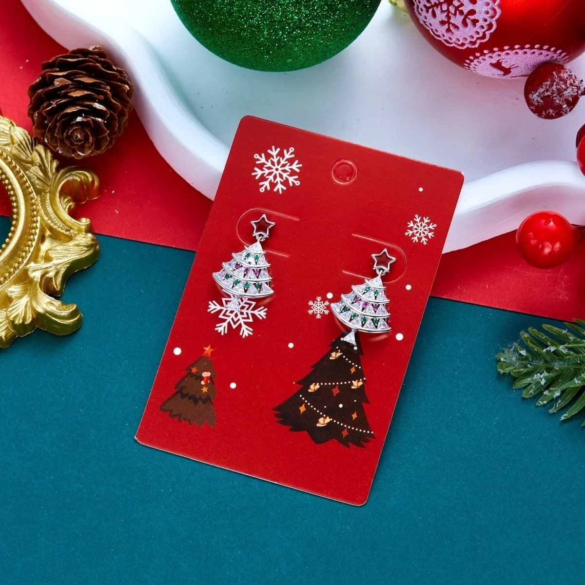 Rot-grüne Strass-Stern-Ohrringe mit hohlen Weihnachtsbaum- und Wassertropfen-Quasten für Damen – Modische Weihnachtsbaum-Ohrringe für Partys und Schmuck – Detail 25