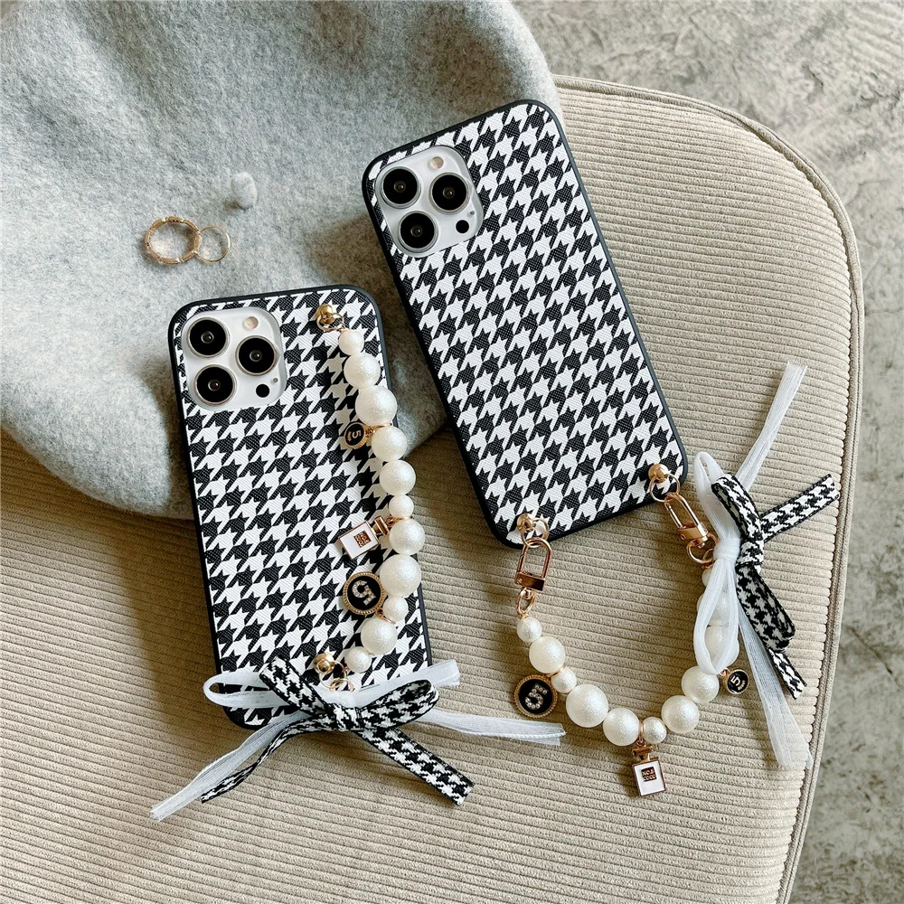 Luxury Korean Houndstooth Pearl Bracelet Chain  Phone Case For iPhone 15 11 12 13 14 Pro X XR XS Max 7 8 Plus Protective Cover