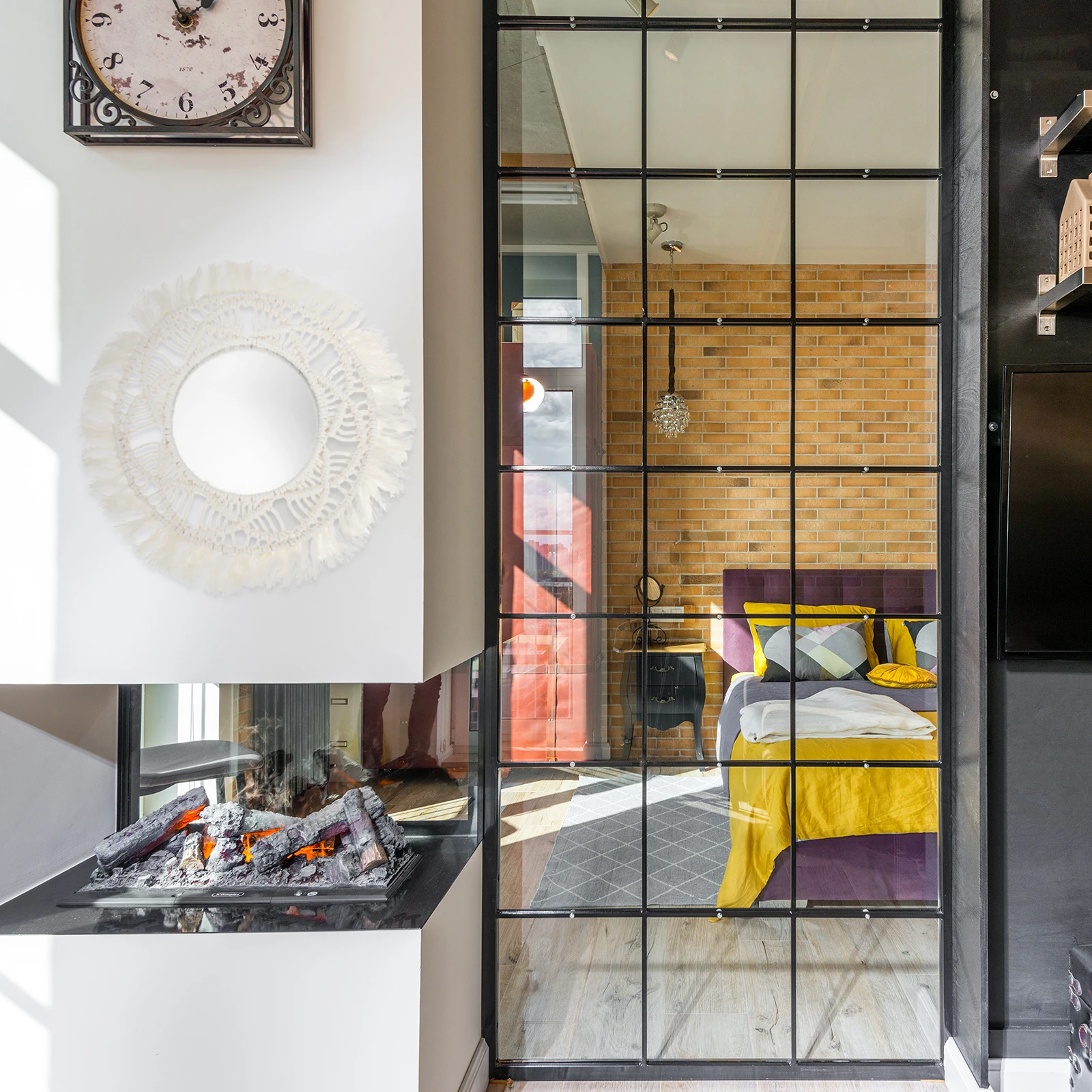 

Elegant Bohemian Woven Tapestry Mirror Wall Decor Manual Crafted Pendant Clear Reflection No Distortion Easy to Install