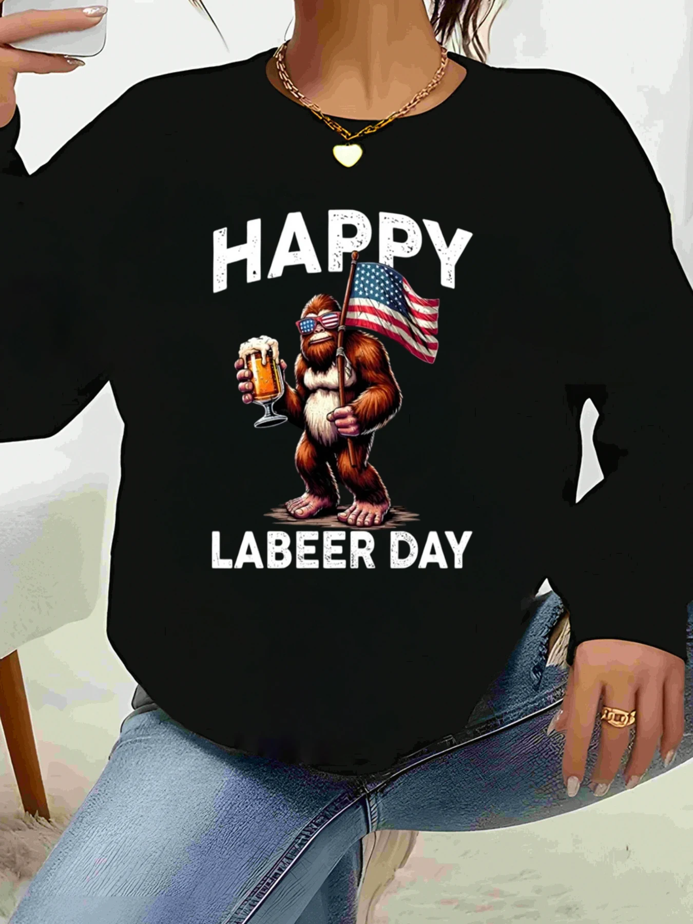

Bigfoot держит пиво и американский флаг Happy Labor Day Толстовка с длинными рукавами и принтом Повседневная одежда Женская мода