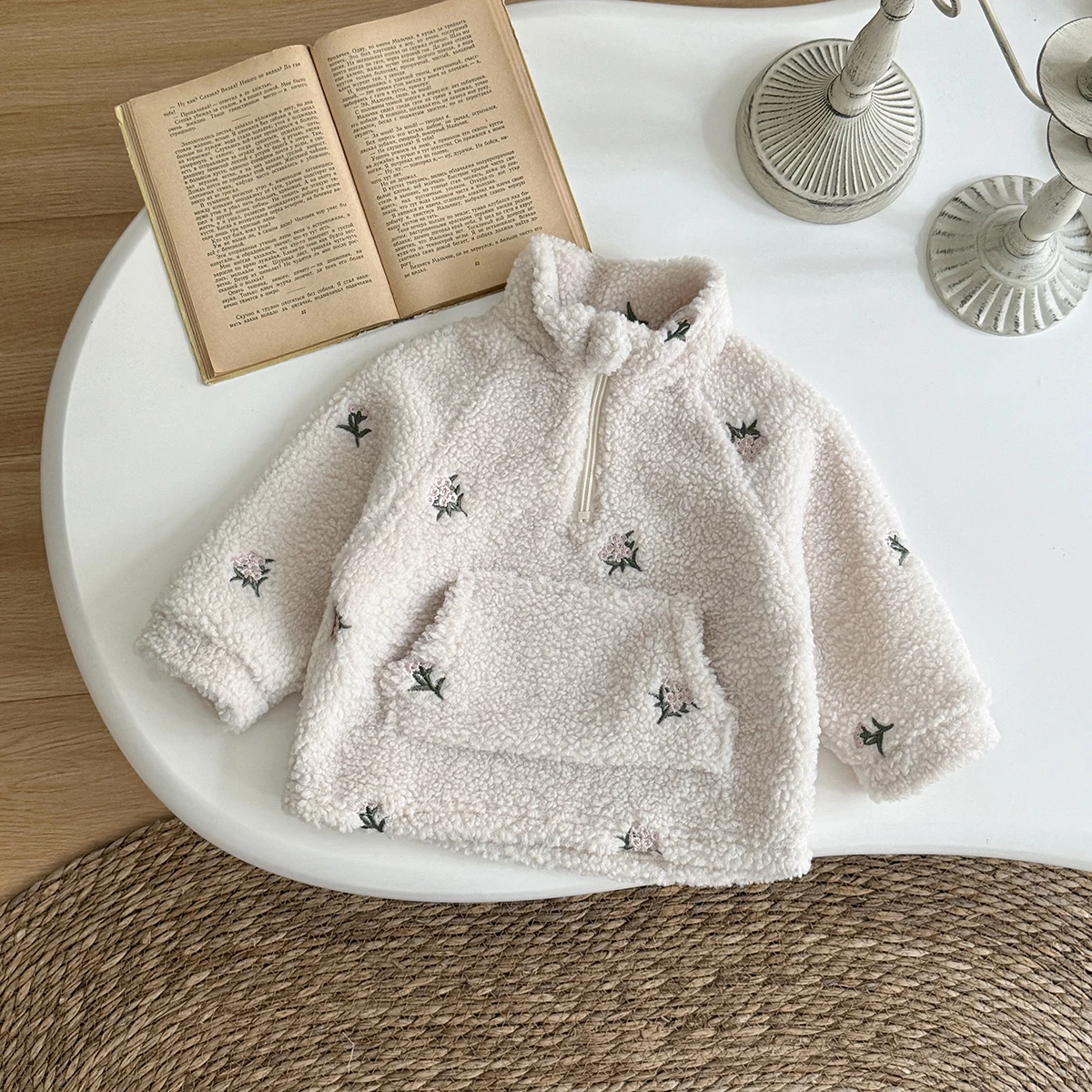 

Новая зимняя корейская теплая куртка для девочек из овечьей шерсти с изысканной цветочной вышивкой, на молнии, плюшевая, для детей