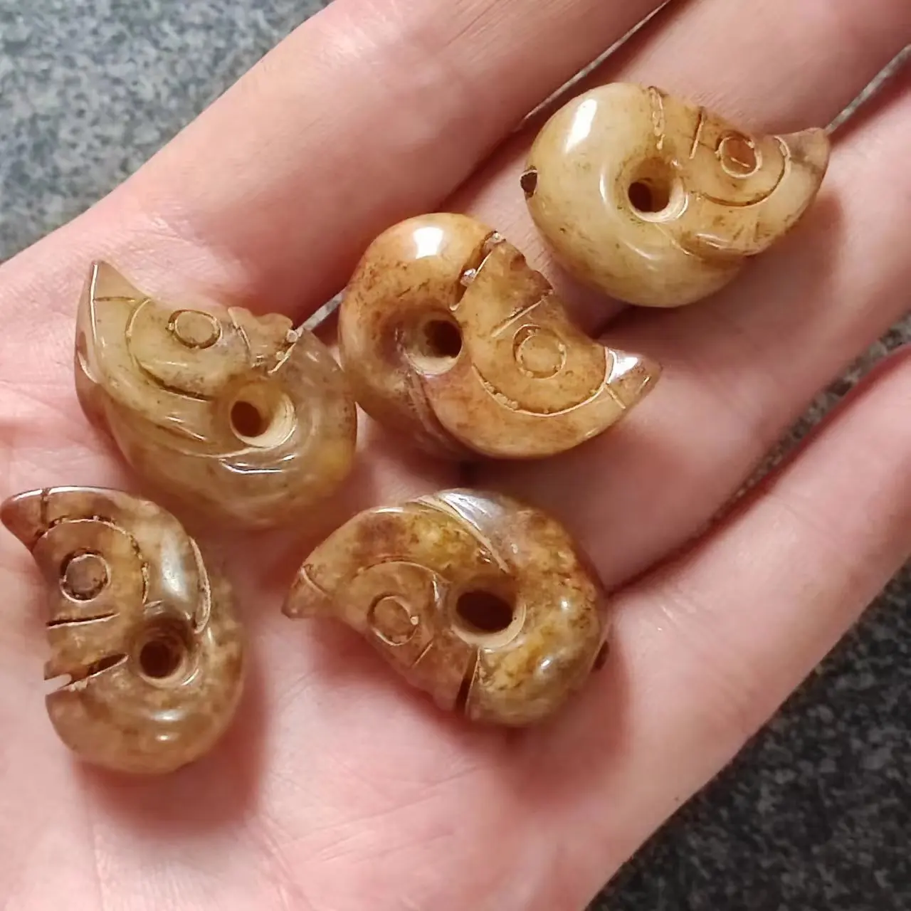 1pcs/lot Hongshan Culture Jade Pig Dragon Ball Pendant Gao Gu Jade Pendant collectible made of natural jade antique beads taki