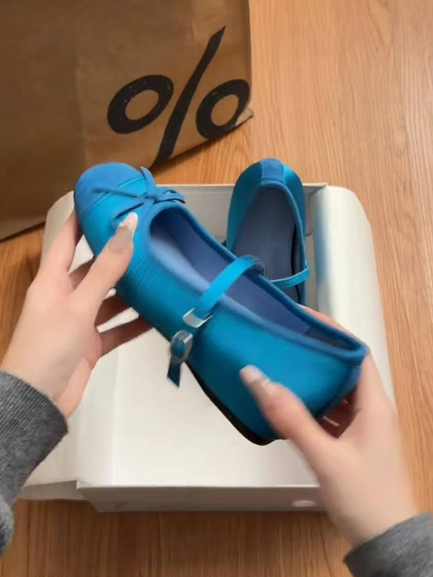 

Синие атласные балетки для женщин, увеличивающие рост, слипоны в уличном стиле, с круглым носком, на резиновой подошве, удобные и модные