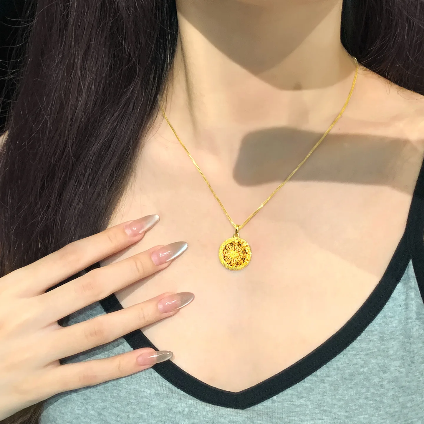 Gold store luxury real gold jewelry 24k au9999 certifid flashing hollow crushed ice pendant women's exquisite necklace jewelry