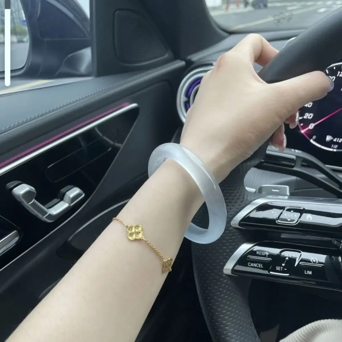 

Ice blue bracelet Ice seed women's lychee ice transparent jade bracelet horse material chalcedony opal