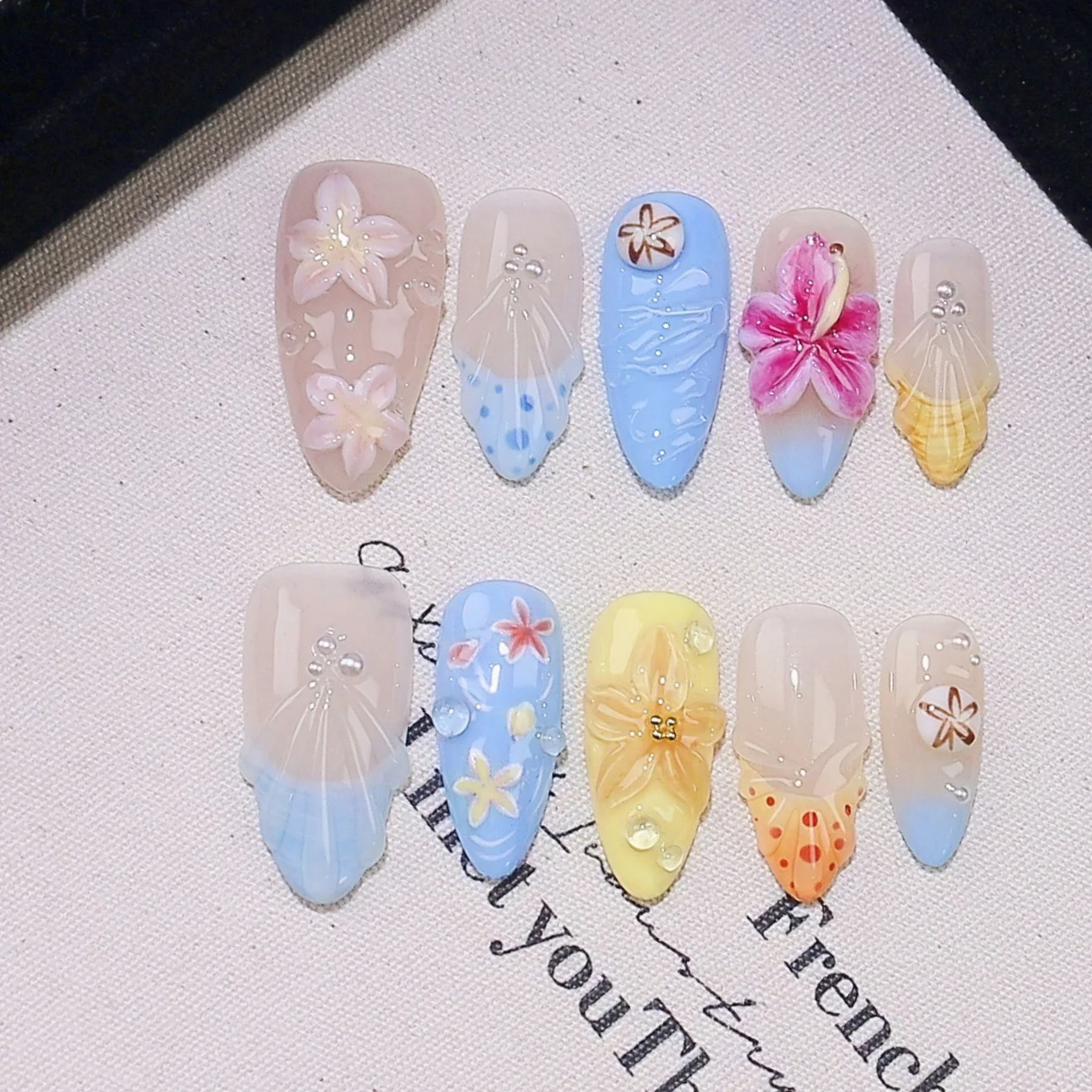 10pcs Handmade Fake Nail Art Ocean Seashell Design Blue Mid-length Oval False Nail Tips with Rhinestone Pearl Press on Nails Set 5