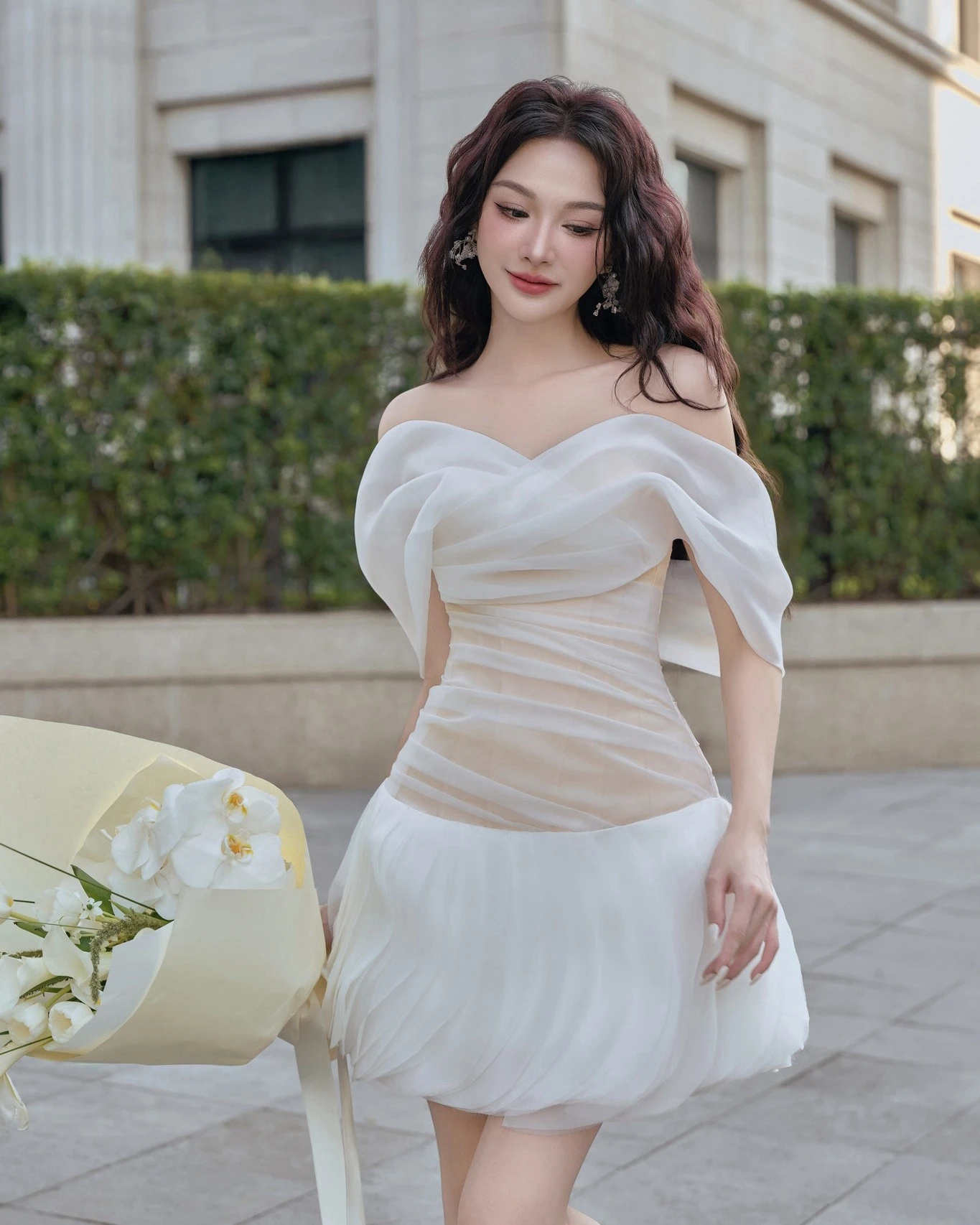 Sweet White Pleated Mesh Mini Summer Dresses Off The Shoulder Draped Puffy Prom Dress Mini Length Girls Party Gowns For Wedding