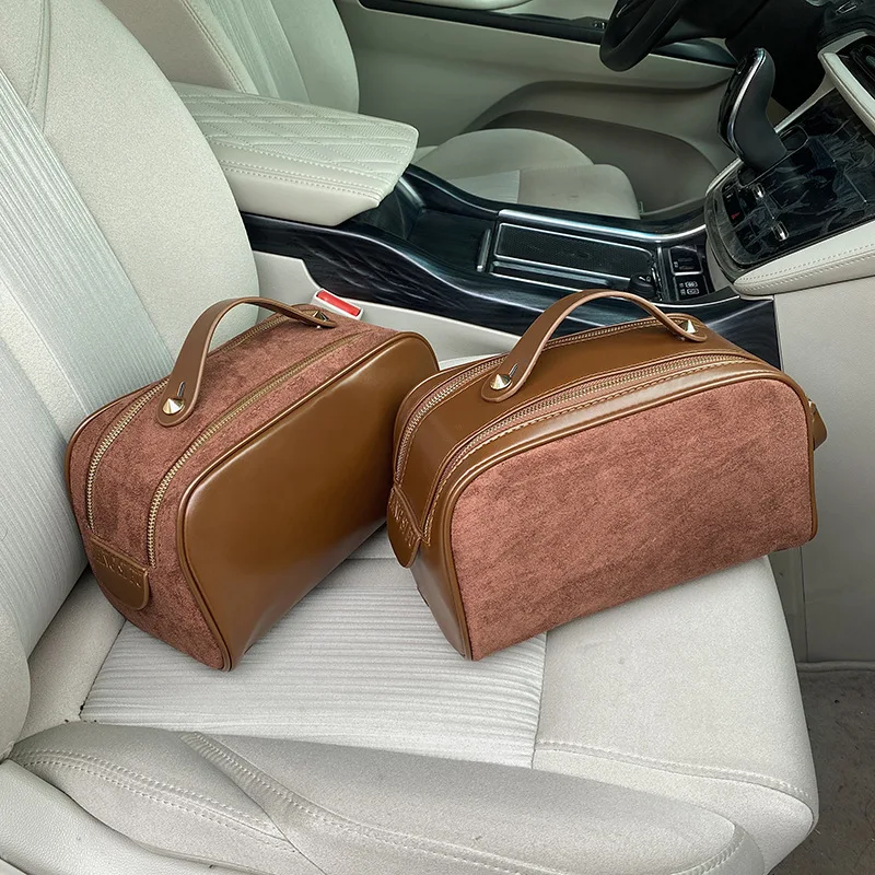 

Ladies Portable Travel Cosmetic Storage Bag, Fashion and Elegant Design Makeup and Toiletry Organizer