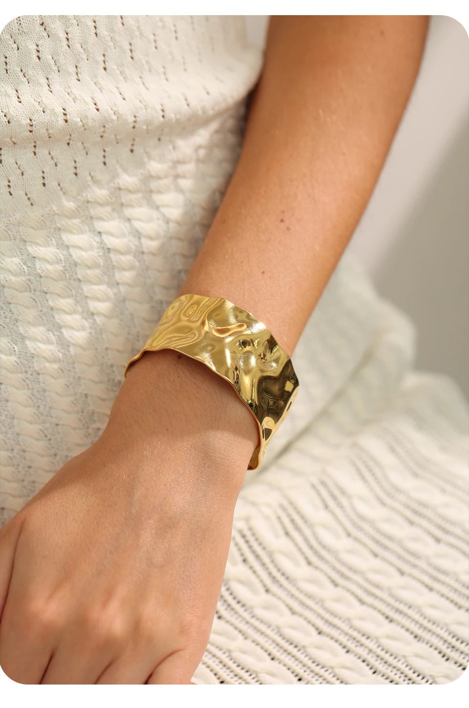 Yhpup Breites großes offenes Armband aus Edelstahl mit Metallmanschette, 18 Karat Gold, PVD-beschichtet, Statement-Wasserdicht, Handgelenkschmuck, Bijoux – Detail 2