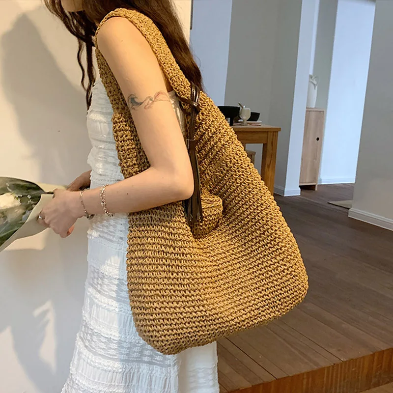 Large Capacity 2024 Summer Straw Woven Tote Bag with Fringe Embellished Woven Women\'s Shoulder Bucket Bag