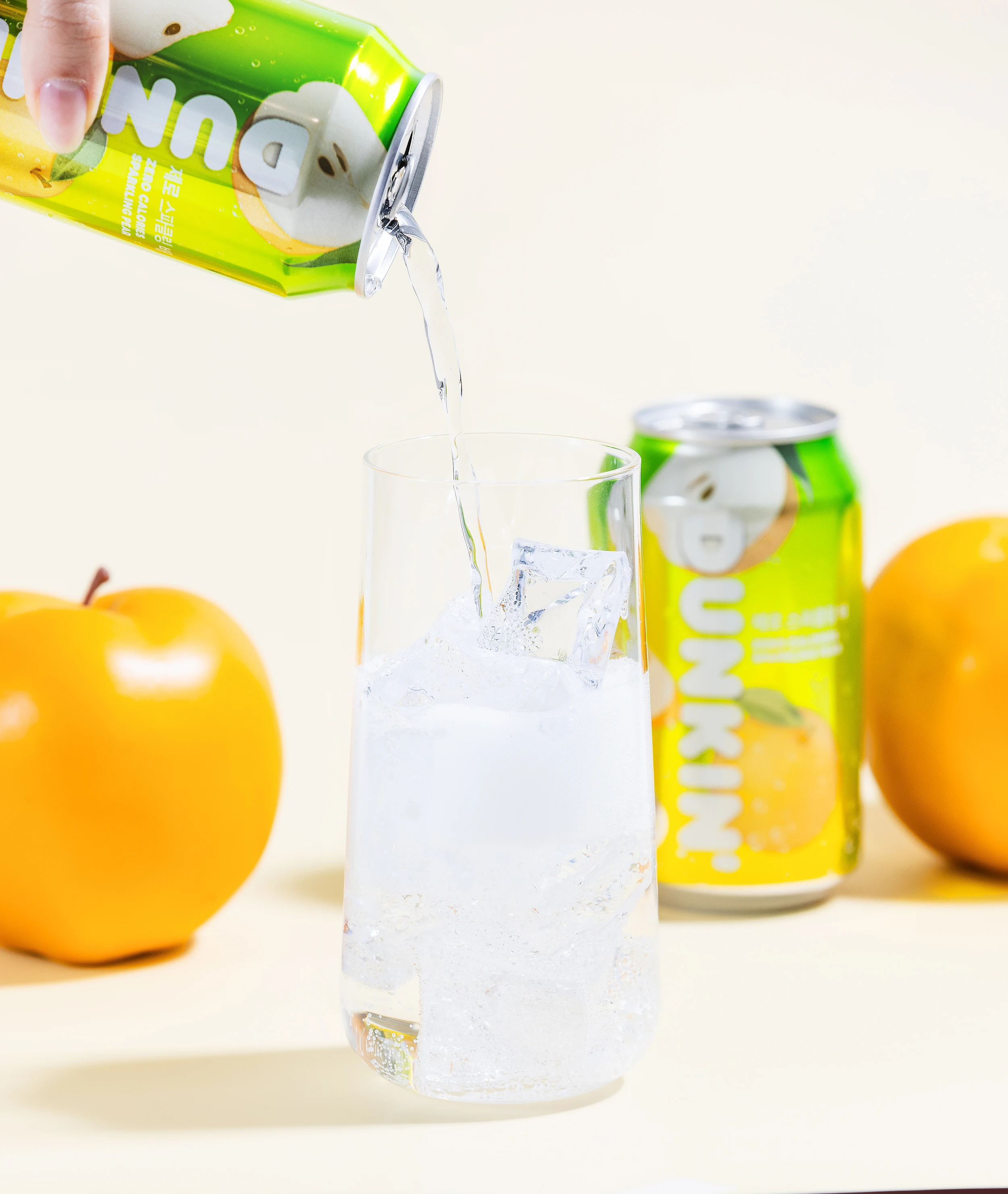 مشروب دنكين زيرو كربوني متلألئ 24 زجاجة (12 كمثرى + 12 برقوق)