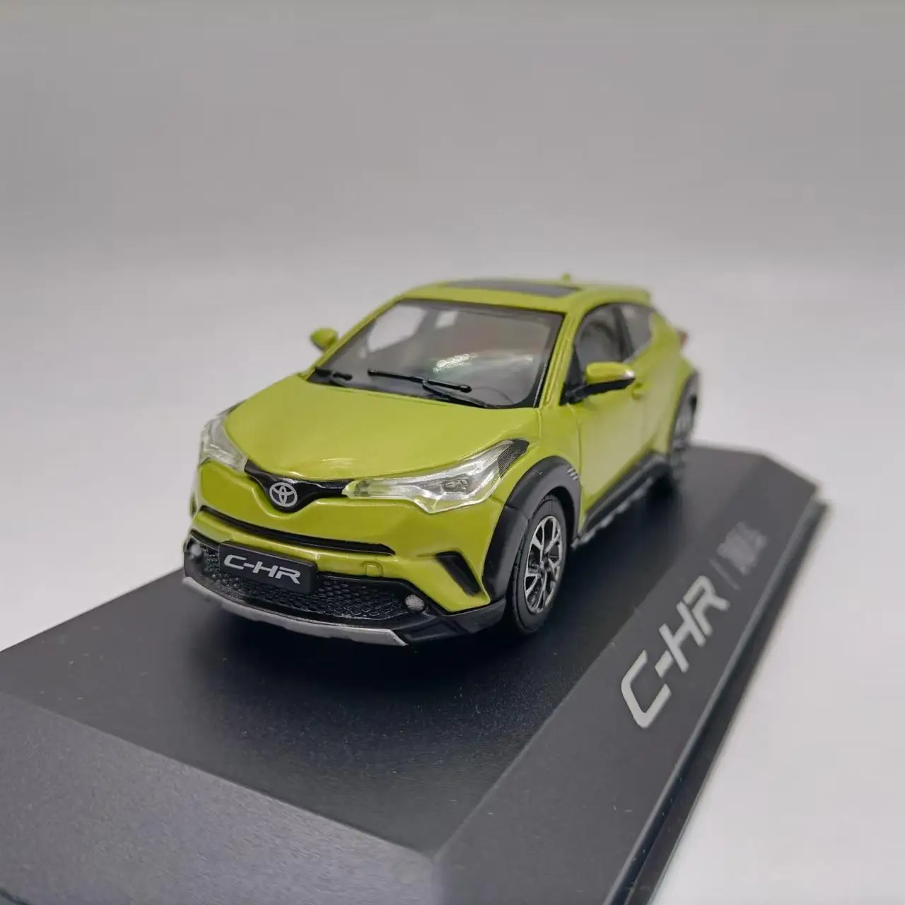 GAC Toyota C-HR Legierungsautomodell im Maßstab 1:43 zum Sammeln, Spielzeug, Geschenk, Souvenir, Display-Ornament